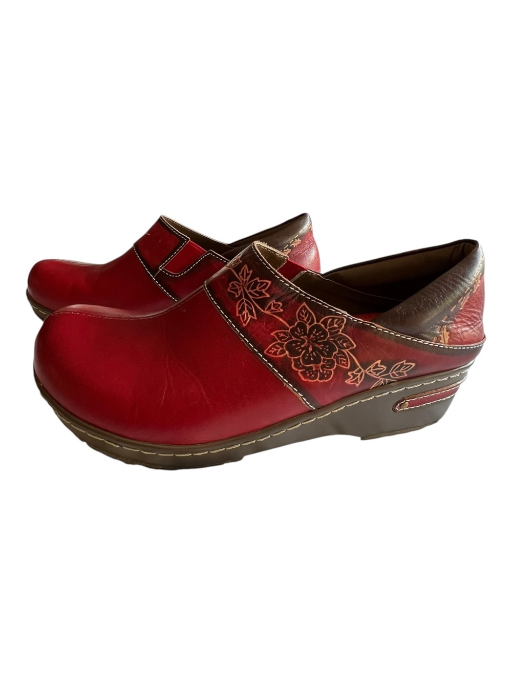Spring Step Red Floral Leather Clogs Women’s Size 40 New, never worn.